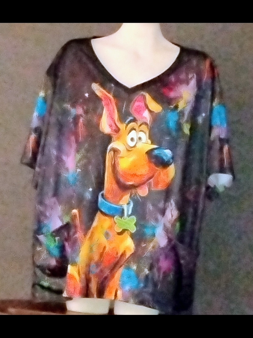 Scooby-Doo Colorful Graphic V-Neck Tee